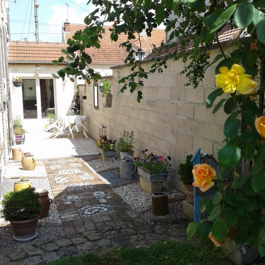 Le Coq En Pate Bed and Breakfast Romilly-sur-Seine Eksteriør billede